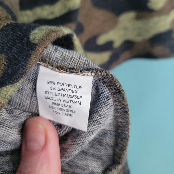 Notation Petite Camo Top - Picture 4 of 4